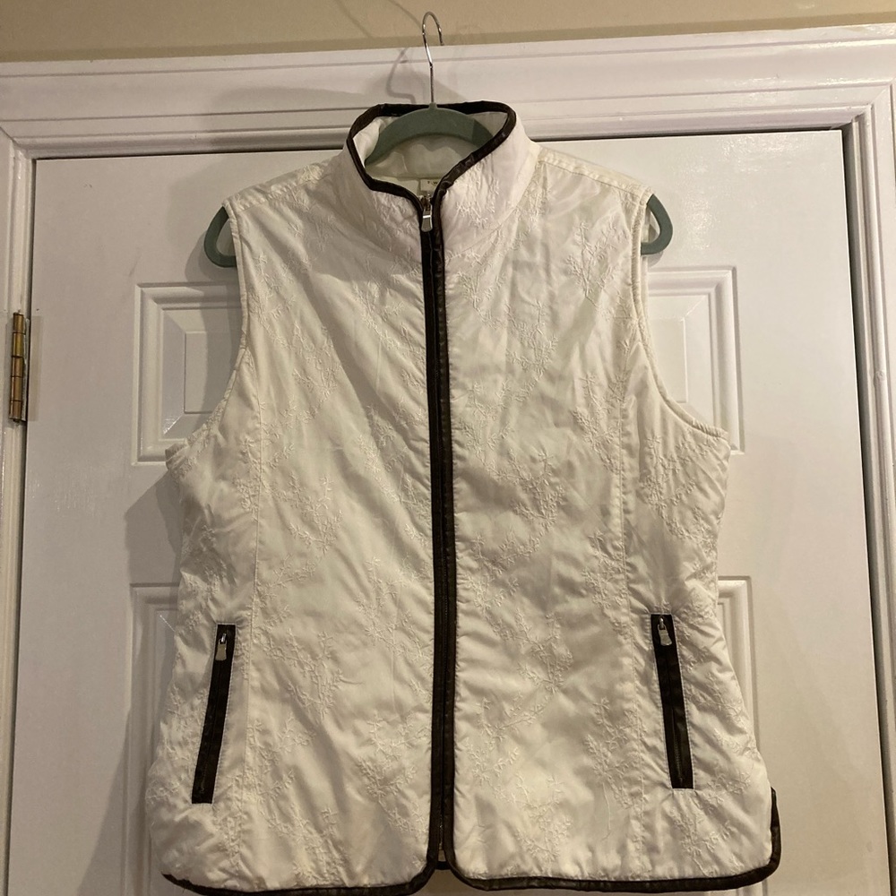 Tweeds womens puff cream vest. Size L, brown trim,zip up and sleeveless.